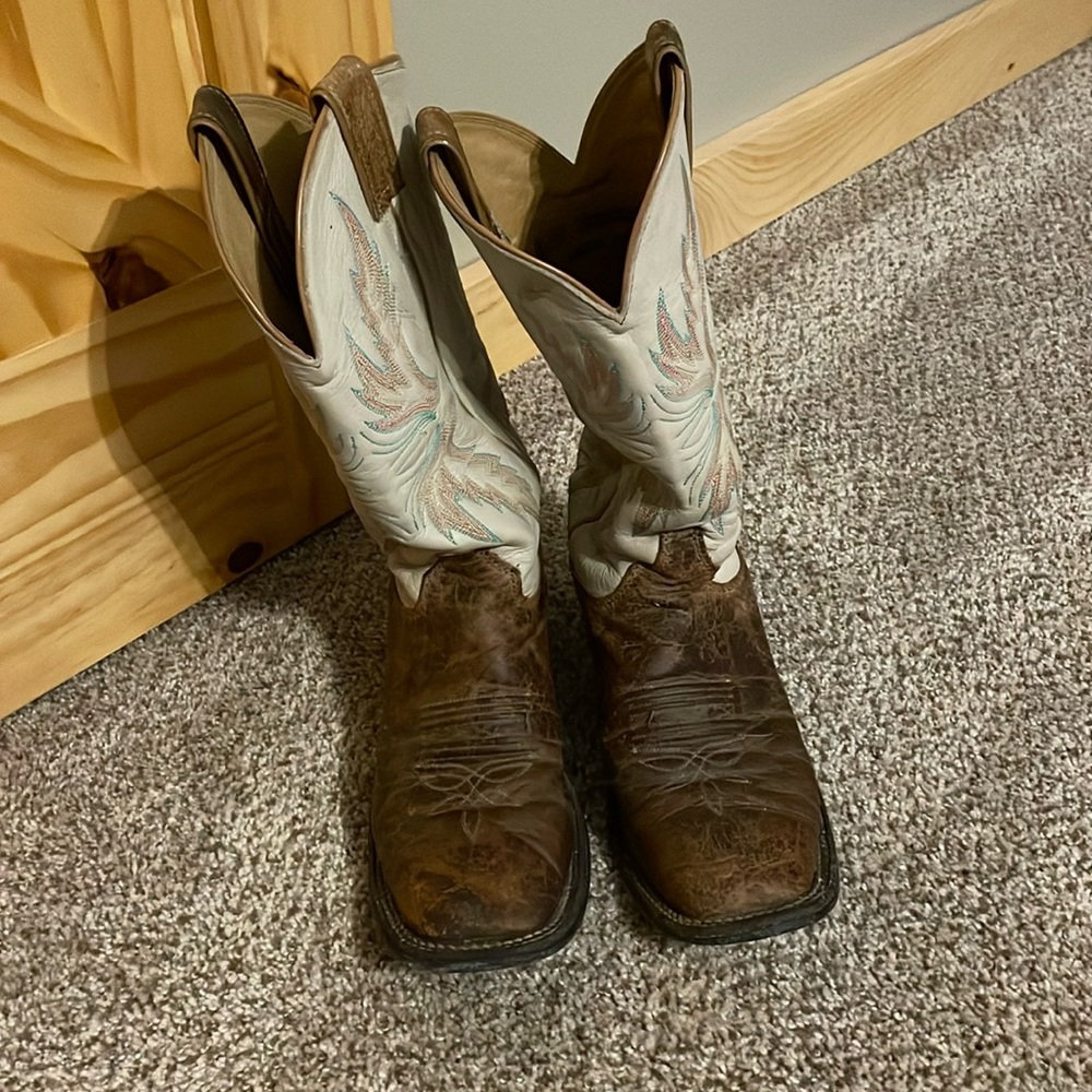 LAST CHANCE BEFORE DONATING Justin Boots
